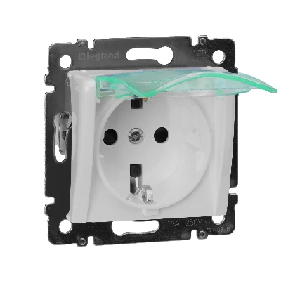 VALENA Розетка с заземлением с крышкой со шторками белая