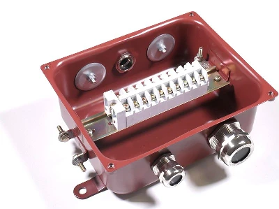 КЗНС-08 с пластмассовыми сальниками (3шт. сальника MG) ЗЭТА коробка клеммная ЗЭТАРУС zeta30315