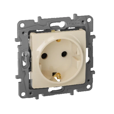 ETIKA Розетка с заземлением со шторками слоновая кость Legrand 672322
