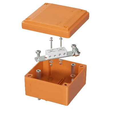 Коробка пластиковая FS с гладкими стенками и клеммниками  IP56 100х100х50мм  4р  450V 6A  4мм.кв DKC FSB10404