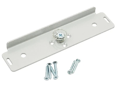 Монтажный комплект для установки якоря на двери с помощью переходной пластины, с возможностью регулировки положения на двери