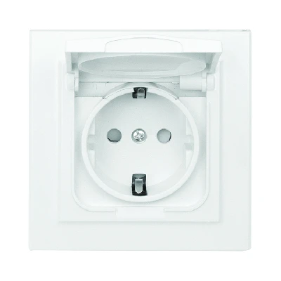 Розетка Минск 1-местная СП с заземлением и крышкой16А белая защитные шторки IP44 EKF ERR16-029-100-44