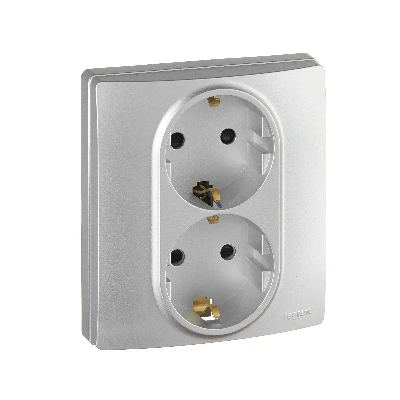 ETIKA Розетка двойная с заземлением со шторками алюминий автоматические зажимы Legrand 672433