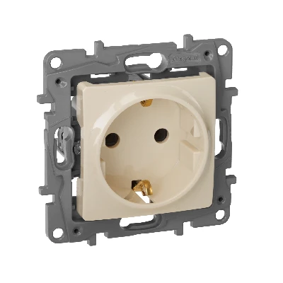 ETIKA Розетка с заземлением слоновая кость Legrand 672321